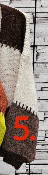 Kuschelige Strickjacke im Colourblock-Design
